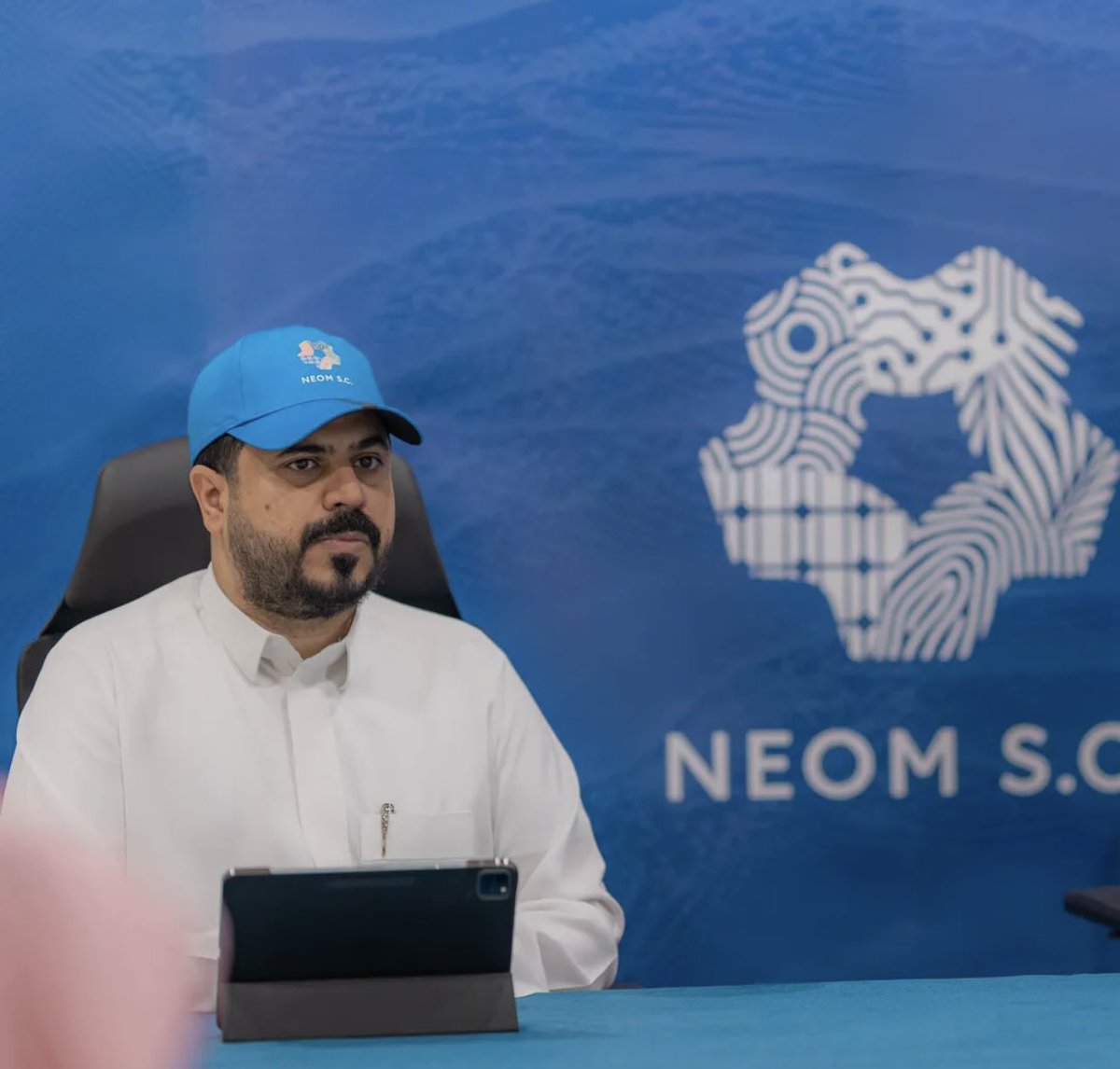 الأستاذ علي عامر عسيري - المنسق الإعلامي
لنادي #نيوم ..
رجل عملي بشوش صاحب ابتسامة دائمة متواصل ومتعاون مع الجميع يقدم للإعلاميين كل التسهيلات والمعلومات ويخدم الجميع في حدود الصلاحيات المتاحة ..
أبو أنمار شكراً لك وكثر اللّٰه من أمثالك 💙
 #نادي_نيوم_الرياضي
<a href="/NEOMSportsClub/">نادي نيوم الرياضي</a>