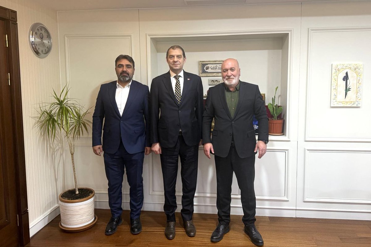 HBTONBUL's tweet photo. Enerji ve Tabii Kaynaklar Bakan Yardımcısı Sayın Dr. Zafer Demircan’ı, Enerji Bir-Sen Genel Başkan Yardımcımız Oğuz Altunöz ile birlikte ziyaret ettik.

Ziyarette, Bakanlığa bağlı kurum ve kuruluşlarda koruyucu giyim uygulamaları ile ilgili taleplerimizi ele alırken, çalışanlarımızın genel hak ve beklentileri hakkında da görüş alışverişinde bulunduk.

Bakan Yardımcımıza, sürdürülebilir çözümlere verdiği önem için teşekkürlerimi sunuyorum.