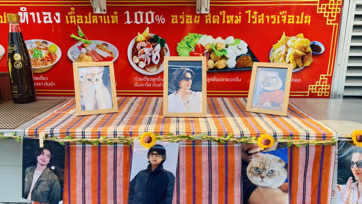 N2DJ3's tweet photo. ถ้าอลิสาเค้าไม่รัก ก็กลับมาลูก แม่ๆ พี่ๆ จะลงทุนเปิดร้านก๋วยเตี๋ยวให้ลูกเอง 

@gulfkanawut
#Beneaththelies 

ขอบคุณที่เชื่อใจให้พี่จัดการเปิดธุรกิจให้ลูกนะ ☺️

@mameesirin @MG_ensemble @forhazardnkante @kaygirl41 @jujunagulf @Meephu7 @pailinmg @kanaasoup @weiweiMGWZ889 @nongsoju https://t.co/xJ3P8SPqMU