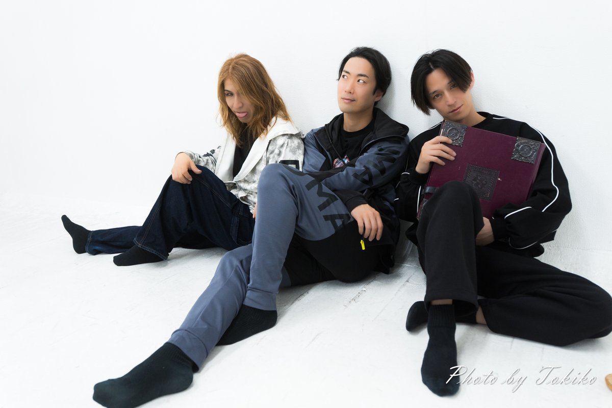 5/17『朗読劇XX』（だぶるえっくす）の
宣伝をかねたオフショット

4/11(土)22：00～予約開始です！

《キャストを応援できる個別予約フォーム》
大野清志　ticket.corich.jp/apply/450612/1/
高田淳　ticket.corich.jp/apply/450612/2/
トクナガヒデカツ　ticket.corich.jp/apply/450612/3