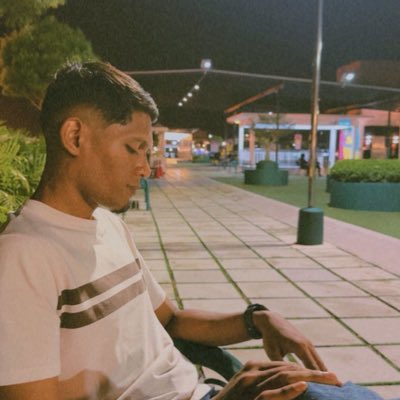 DQ1ouch's tweet photo. #NewProfilePic https://t.co/Y33YCqYhLm