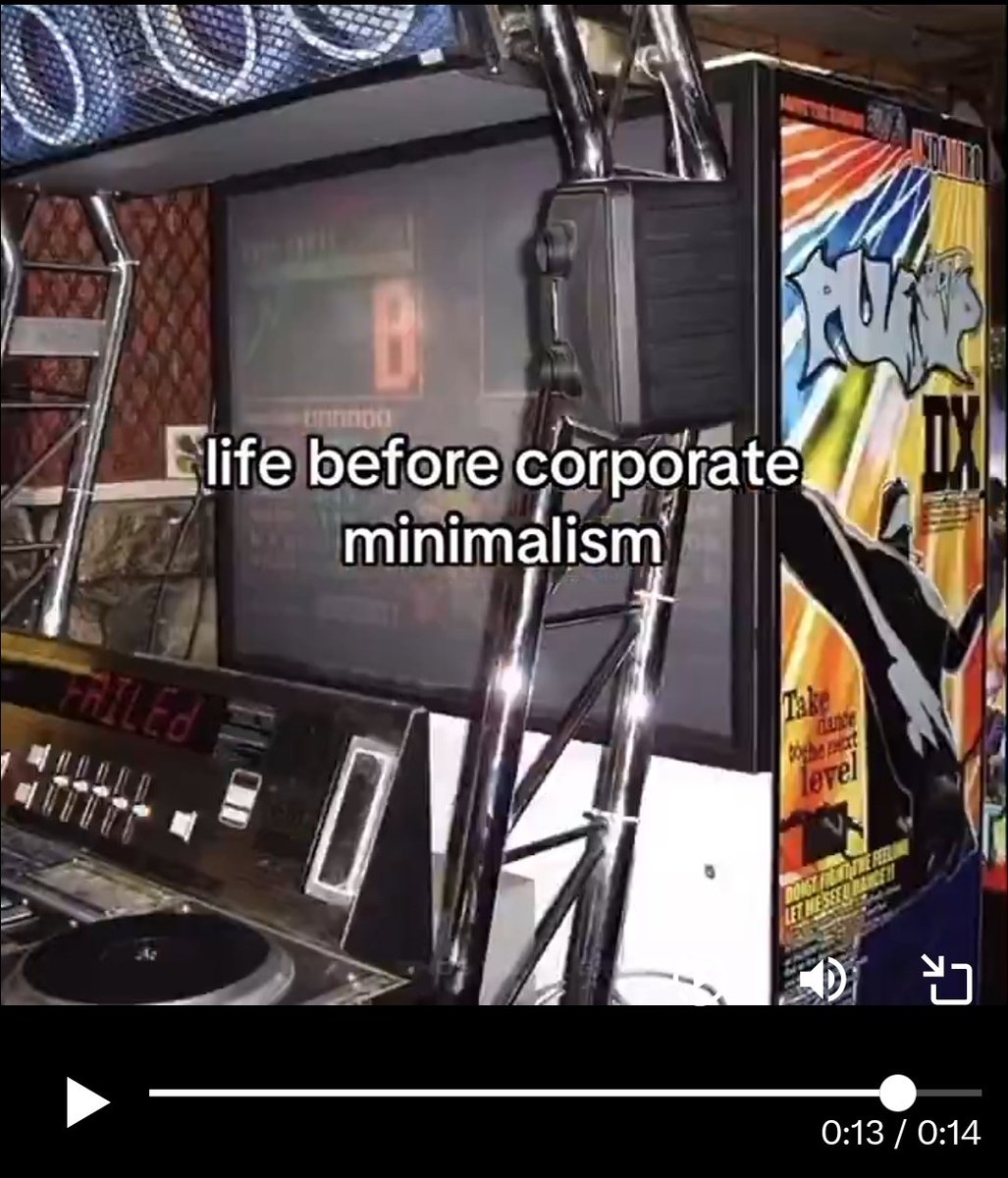 djneyoru's tweet photo. life before corporate mininalism and it's just beatmania iidx https://t.co/jMJq2mYz5x