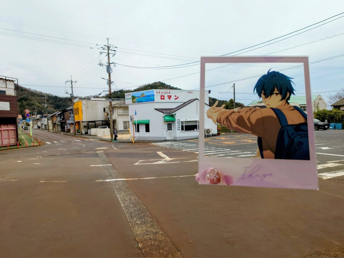 お昼はロマンさんで…桜のエバブルソーダに感激…