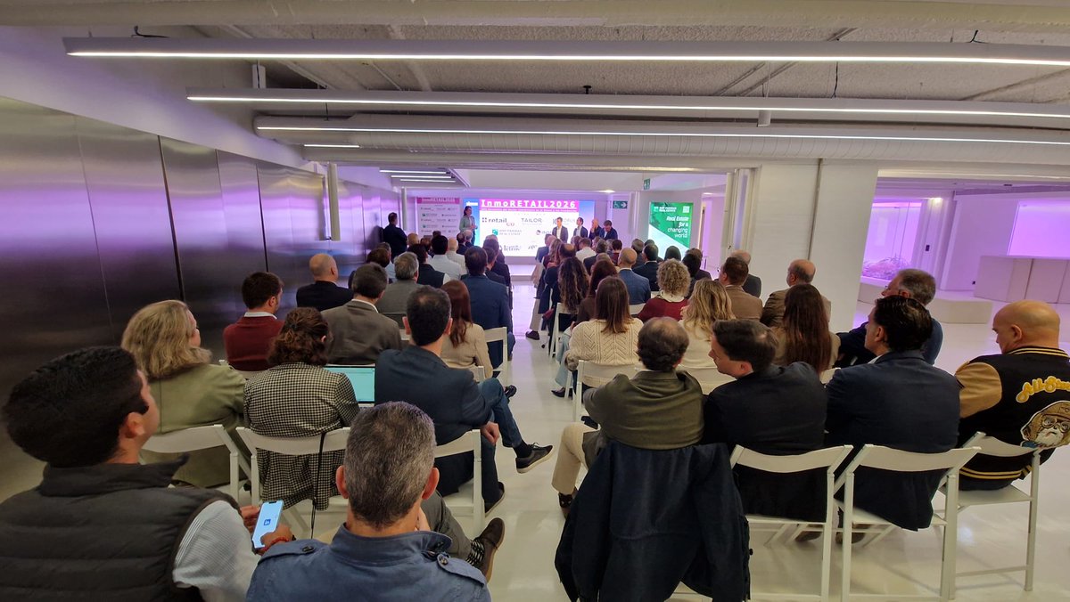 EmpleoCMadrid's tweet image. 🛍️ Participamos en la 17ª edición de #Inmoretail, foro clave para analizar la evolución del #retail y el sector inmobiliario, organizado por @CesineEditorial y #M2 en colaboración con la @AEFranquicia.

🏆 El premio de esta edición ha recaído en @EROSKI, referente en innovación.