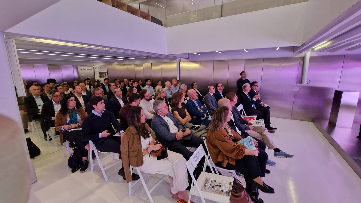 EmpleoCMadrid's tweet image. 🛍️ Participamos en la 17ª edición de #Inmoretail, foro clave para analizar la evolución del #retail y el sector inmobiliario, organizado por @CesineEditorial y #M2 en colaboración con la @AEFranquicia.

🏆 El premio de esta edición ha recaído en @EROSKI, referente en innovación.