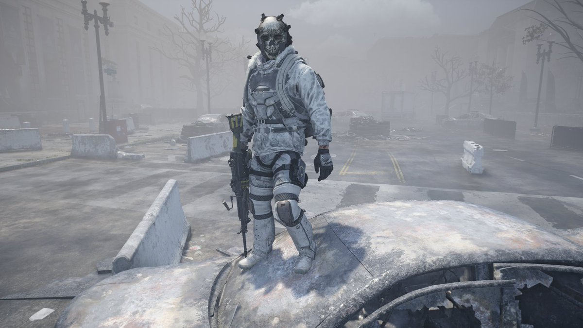 Maverick__CW's tweet image. OKAY! Just realized...

The #TheDIvision2 team FIXED our character's stance in PhotoMode!

Used to be, when in PhotoMode, your character would let whatever weapon was equipped just hang by their side... (example A - snow picture)

NOW... (example B - Supply Room picture)
Your