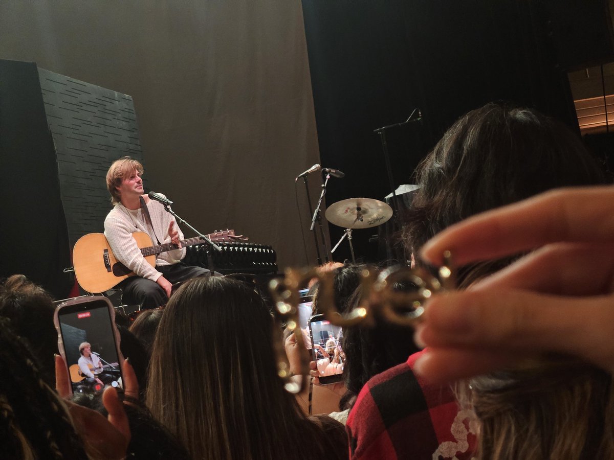 soobinhypewoman's tweet photo. last night was fucking AMAZING 
@oneruel https://t.co/YKwpUUbKNO