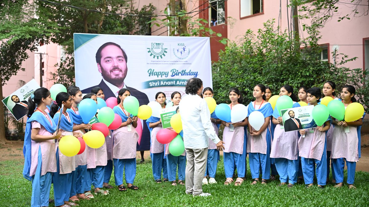BijayKumar32921's tweet photo. A birthday that touched hearts. At KIIT &amp; KISS, 40,000 children celebrated Anant Ambani for bringing hope into their lives. #HappyBirthdayAnantAmbani #AnantAmbaniWithKISSChildren
@KISSFoundation
@vantara https://t.co/9PtSqqnj9p