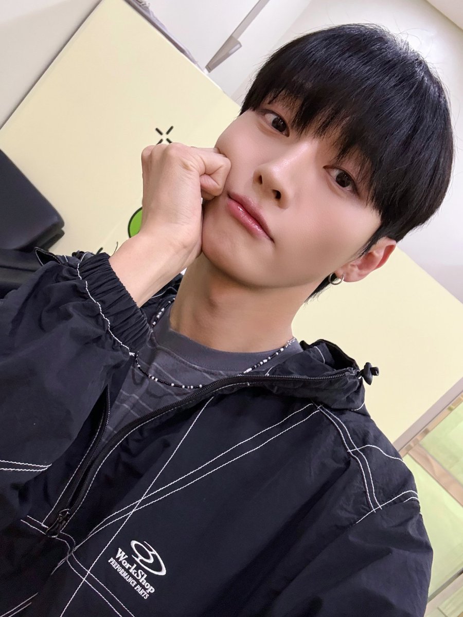 윤지성 (Yoon Jisung) Official tweet media
