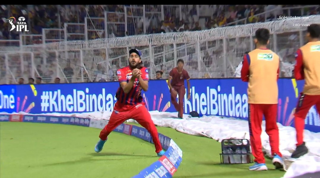 Trendiestamil's tweet image. What is wrong that is six  but given out. in the name of background checking it is given as six. it is 100 % sixer .Fixed ? #kkrvslsg #digvesh #notout #pant #fixed #lsgvskkr