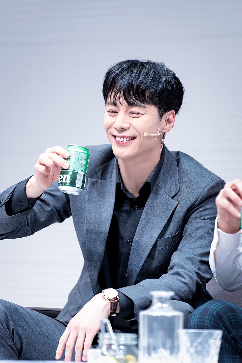 𝐹𝑎𝑖𝑟𝑦 𝑡𝑎𝑙𝑒 tweet media