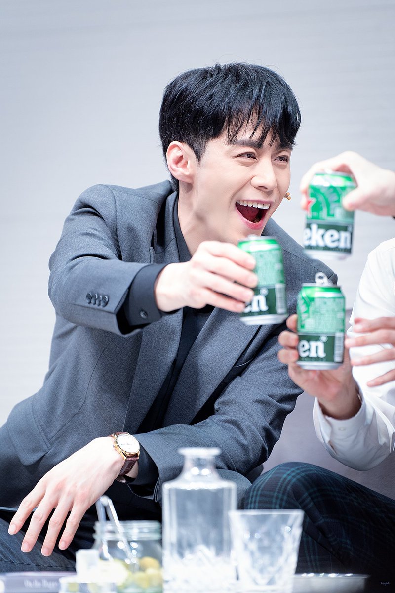 𝐹𝑎𝑖𝑟𝑦 𝑡𝑎𝑙𝑒 tweet media