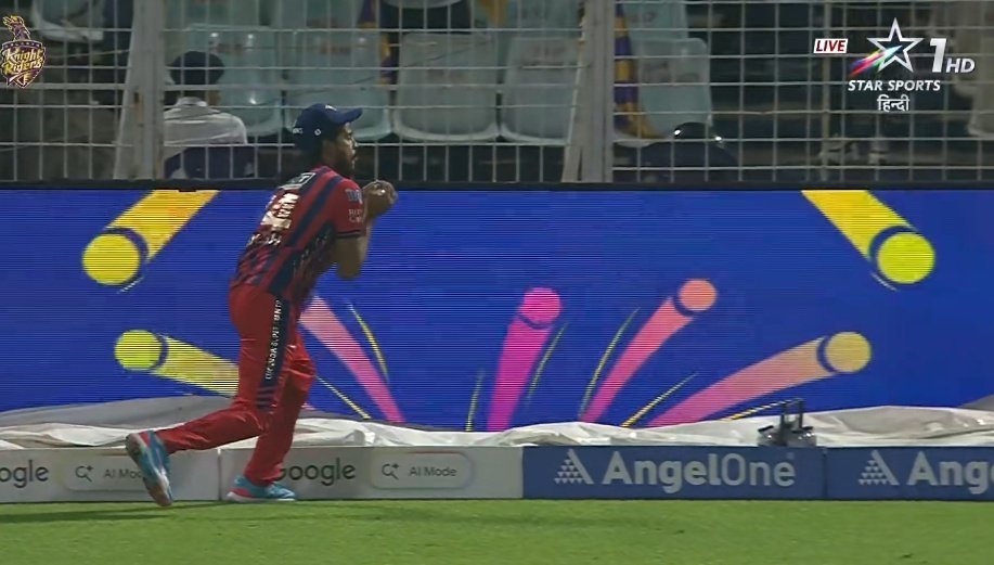 hell_life87944's tweet photo. It's a clear six for Finn Allen but unfortunately the umpires did their part in the biggest cricket league by showing overconfidence and not going to the third umpire
#KKRvsLSG
#IPL
#ipl20206
#wrongumpiring https://t.co/PvC4viQbbO