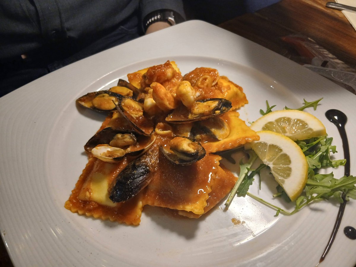 QueasoServices's tweet photo. We keep the team spirit strong with monthly team dinners! This month we enjoyed authentic Italian food — great pasta, pizza, and even better company. 

#TeamBuilding #CompanyCulture #ItalianFood #Grateful https://t.co/757B0fMYOB