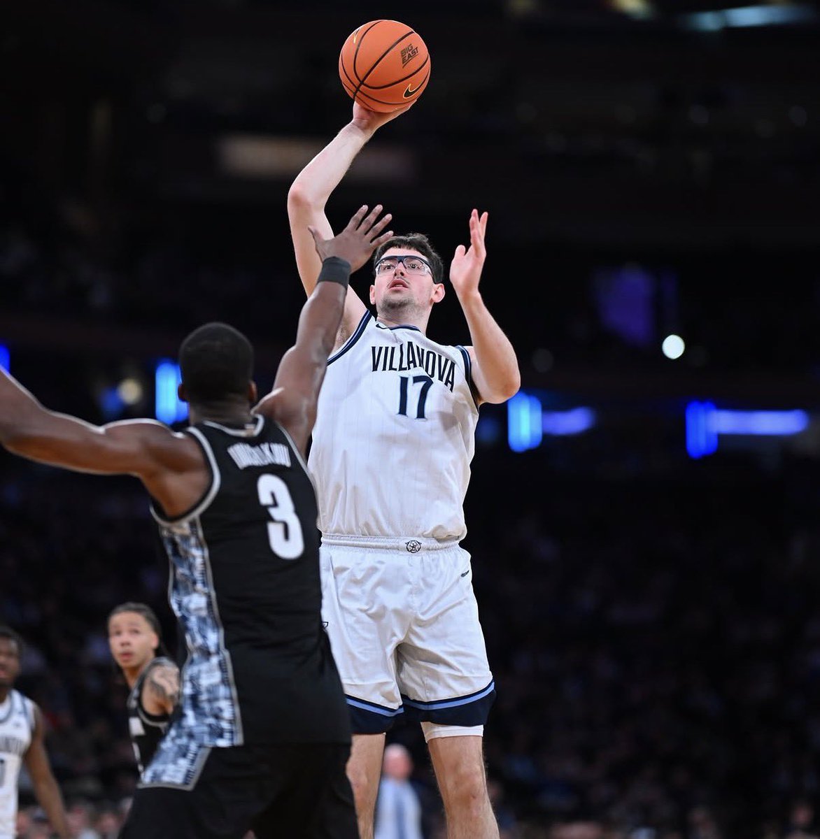 Tobias Bass tweet media