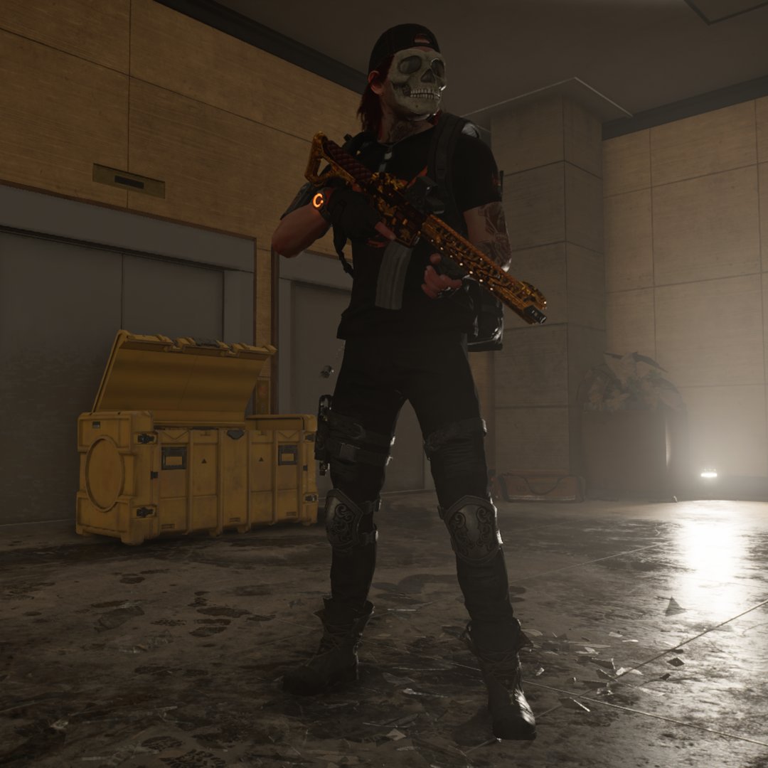 Maverick__CW's tweet image. OKAY! Just realized...

The #TheDIvision2 team FIXED our character's stance in PhotoMode!

Used to be, when in PhotoMode, your character would let whatever weapon was equipped just hang by their side... (example A - snow picture)

NOW... (example B - Supply Room picture)
Your