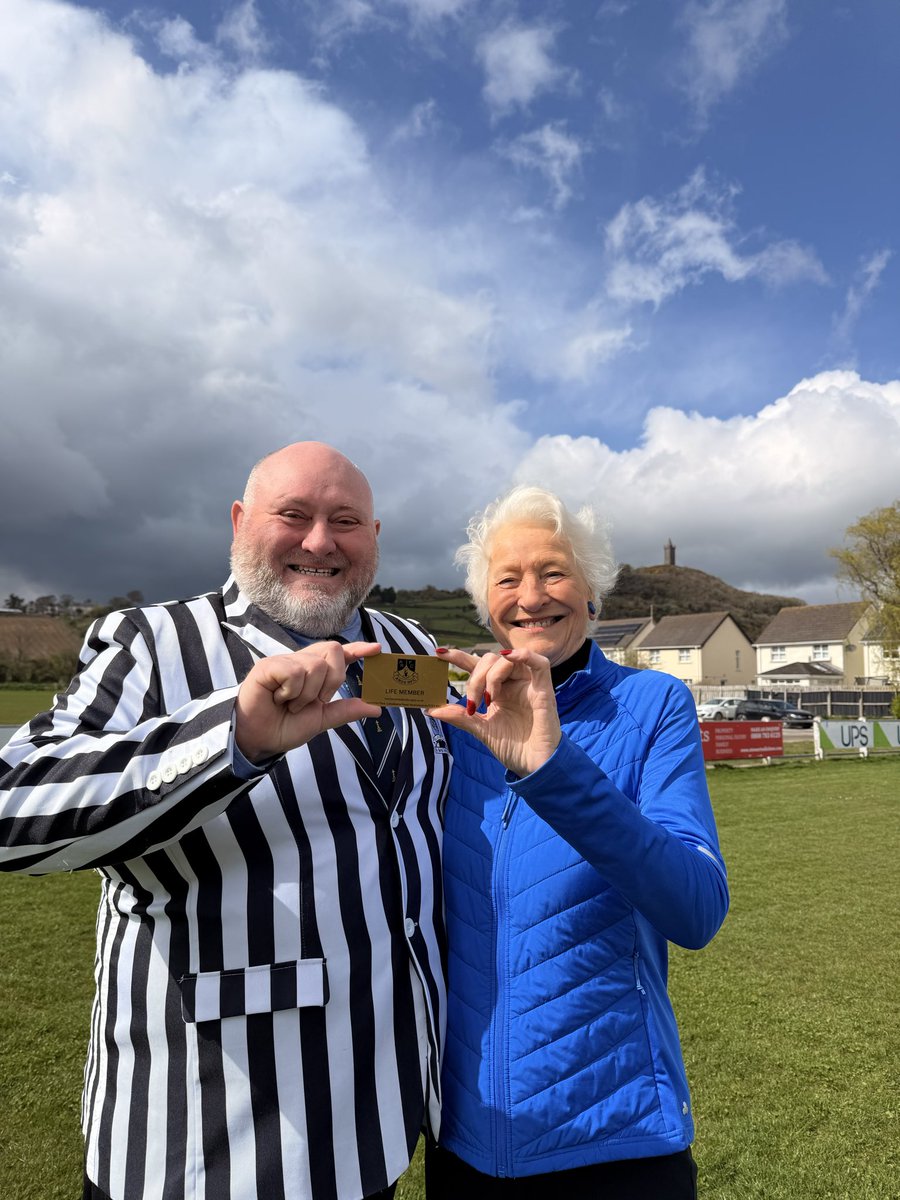 ArdsRugbyClub's tweet photo. Lady Mary Peters presented with Ards RFC Life Membership 🖤🤍

Her “Gold” card, number 72, marks her 1972 Olympic gold in Munich 🥇

A true legend of sport and a great supporter of our club. Proud to have raised £700+ for the @MaryPetersTrust on our final home match day.

🖤🤍 https://t.co/GwyRoCWn9c