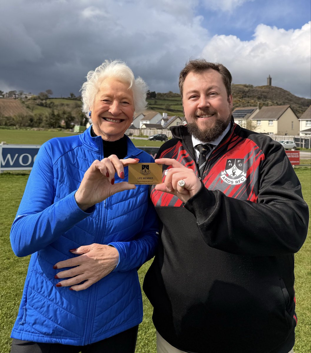 ArdsRugbyClub's tweet photo. Lady Mary Peters presented with Ards RFC Life Membership 🖤🤍

Her “Gold” card, number 72, marks her 1972 Olympic gold in Munich 🥇

A true legend of sport and a great supporter of our club. Proud to have raised £700+ for the @MaryPetersTrust on our final home match day.

🖤🤍 https://t.co/GwyRoCWn9c