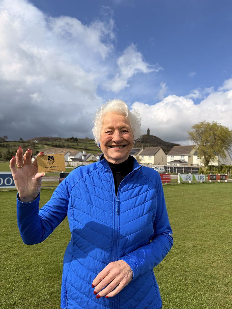 ArdsRugbyClub's tweet photo. Lady Mary Peters presented with Ards RFC Life Membership 🖤🤍

Her “Gold” card, number 72, marks her 1972 Olympic gold in Munich 🥇

A true legend of sport and a great supporter of our club. Proud to have raised £700+ for the @MaryPetersTrust on our final home match day.

🖤🤍 https://t.co/GwyRoCWn9c