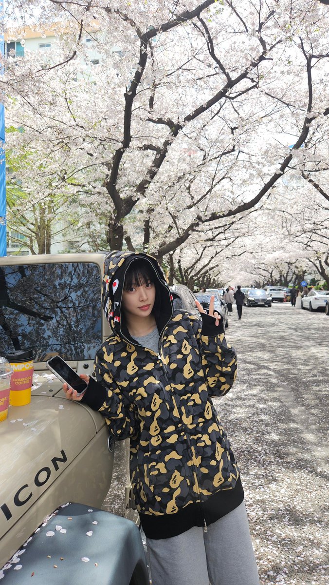 넘 바빠서 차려입고 꽃놀이는 못 갔지만
이런 사진 오히려 좋은 거 아시죠👉👈