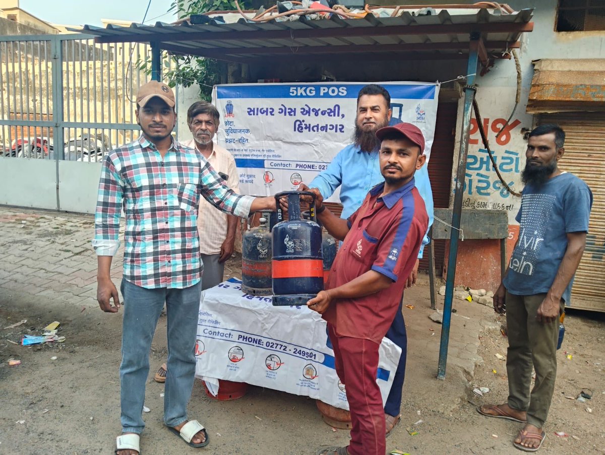 hpcl_alro's tweet image. गैस के लिए इंतज़ार नहीं – Appu के साथ LPG मिनटों में, बिना झंझट
Visit your nearest HP Gas distributor &amp;amp; get yours today. Ignore rumours.

#HPCL #AppuCylinder #CleanFuel 
#Ahmedabad_LPG_RO
 @PetroleumMin @HPCL