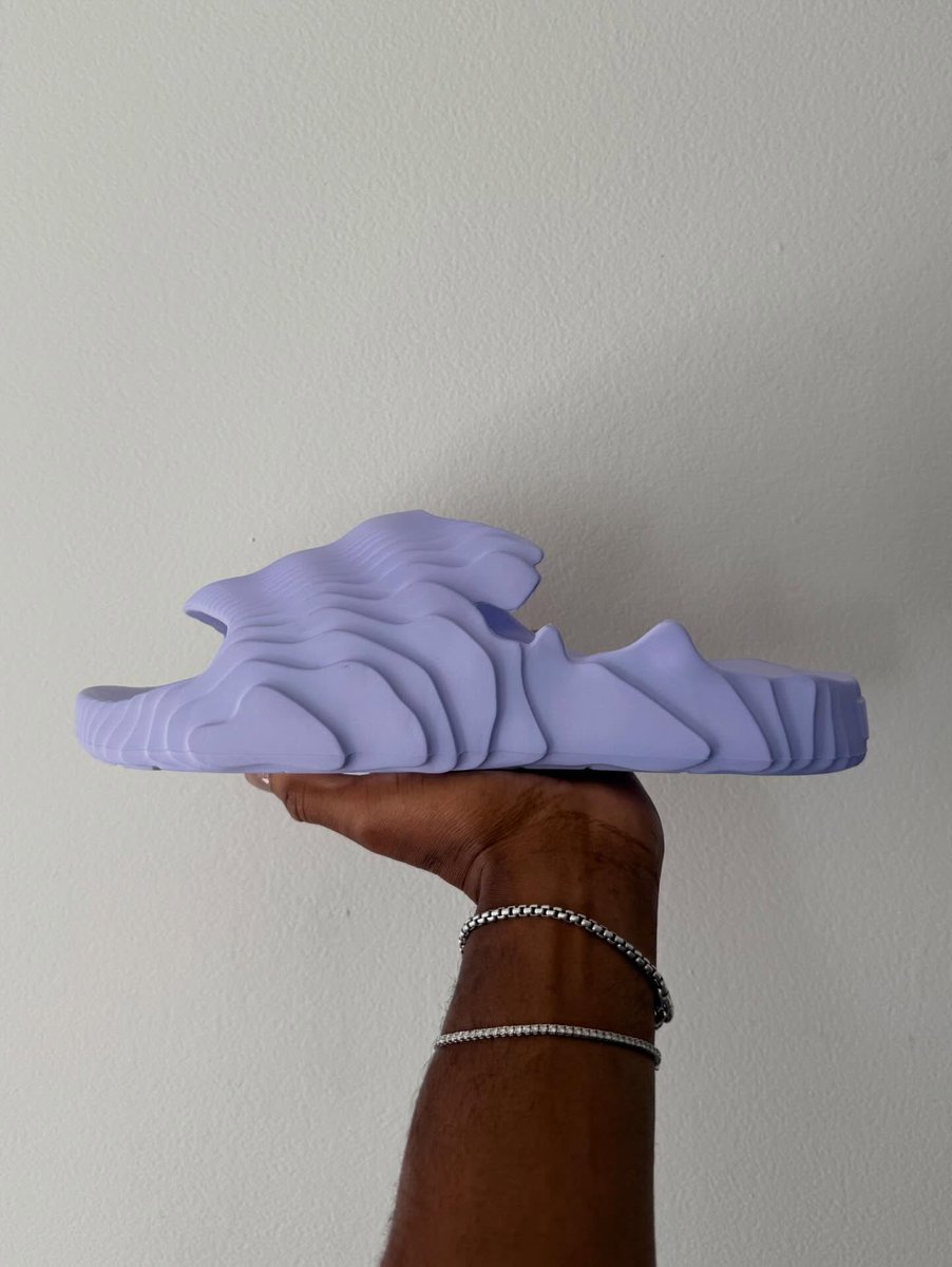 ClockNBreezyTV's tweet photo. TeamBreezy get ready‼️ LAVENDER NAMI SLIDES💜are Dropping April 10th at 9am PST (tomorrow)🗣️

Follow @TheAuracles_ for more updates➡️ https://t.co/qO080AheLe