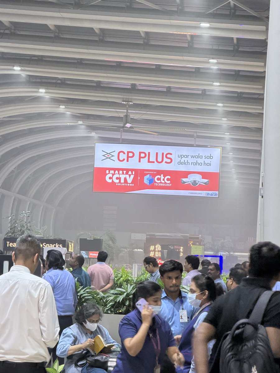 turabl's tweet photo. Short circuit at #MumbaiairportT1. Part of the airport filled with smoke. Now exhaust fans being run to remove smoke. No panic. https://t.co/mvR3Hmjfvg