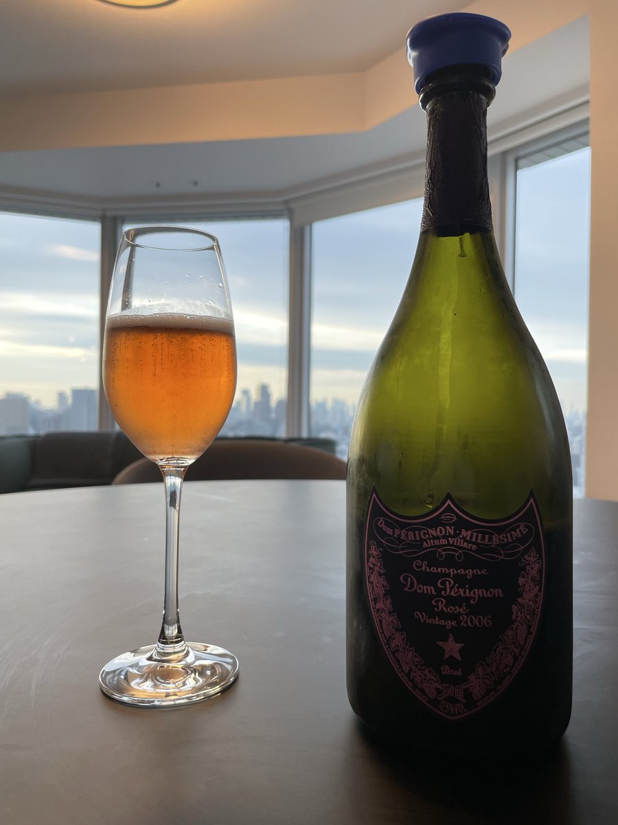 Nushi893JP's tweet photo. 祝い事にはドンペリですよね🍾🍾🍾 https://t.co/gbYslFWnjN