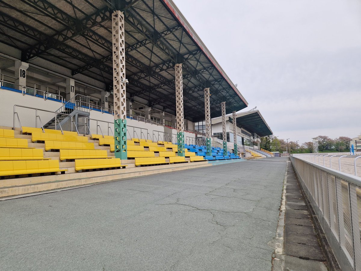 Jonpetit tweet media