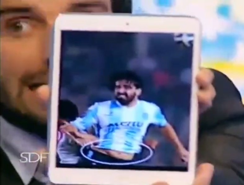 El bot de Azzaro tweet media