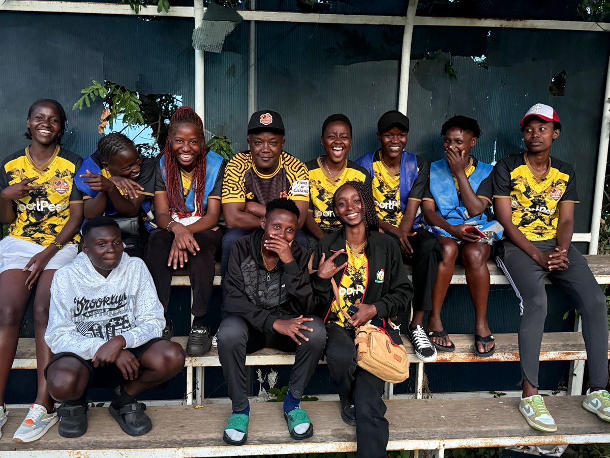 FC_MSEAL's tweet photo. In the company of our President 👑
Gumzo hapa kule na bazu....💛🖤

#MSealLionesses #TûrîAMûmbi #MSealAt10 https://t.co/8ObDD6vwPO