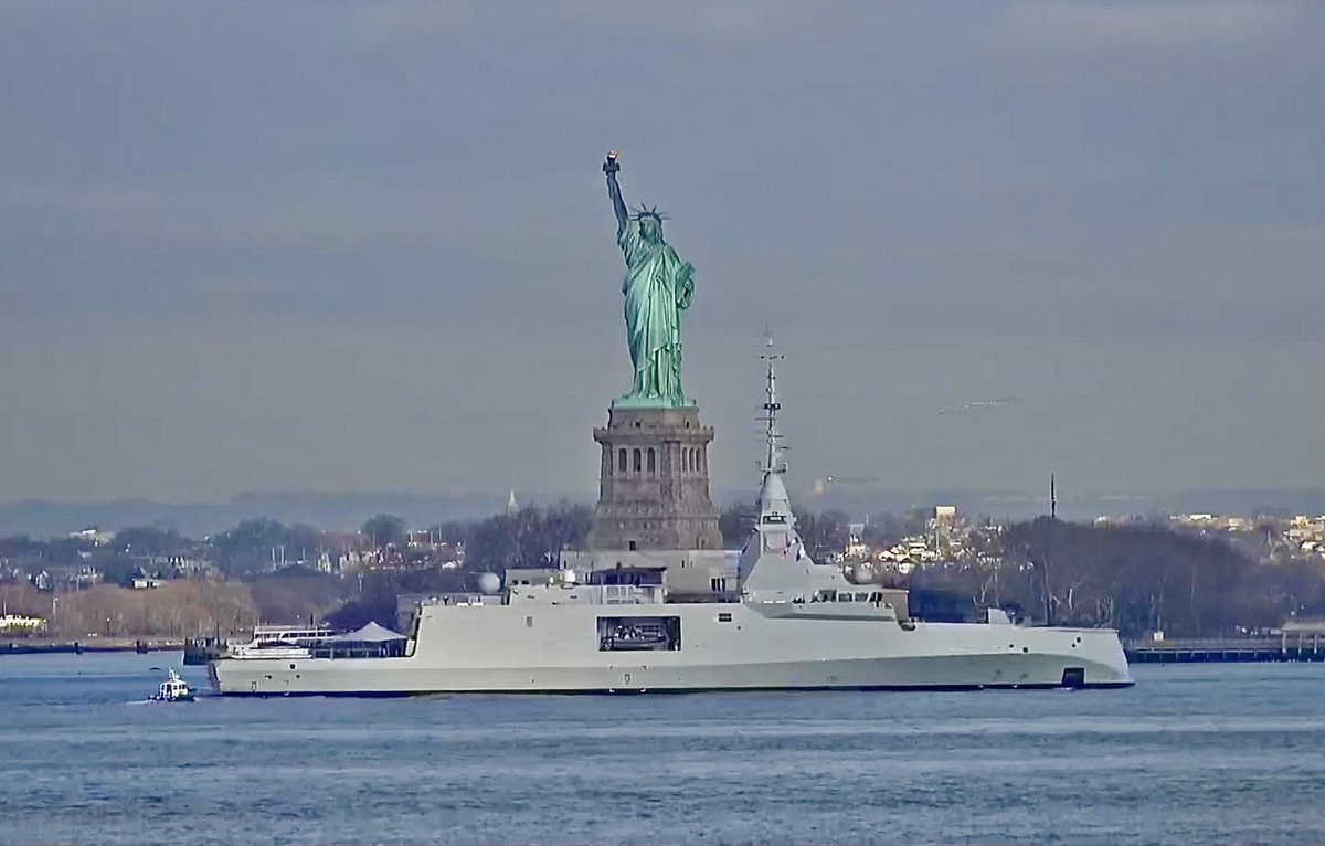 WarshipCam tweet media