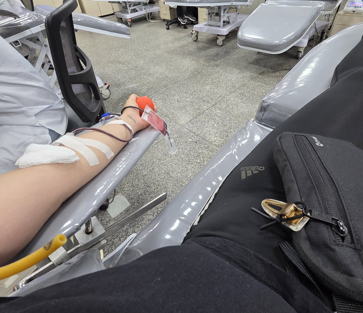 LᗢUI ⊙⊝⊜🪭 | Livro A Flor do Rei 🌸👑 em PRODUÇÃO tweet media