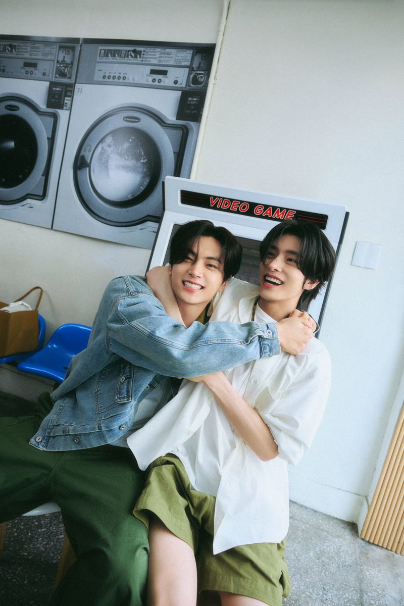 💬: jake loves jay haha
🦮: love’s a strong word 
🦮: it’s just that I find it cute 😭🤏🏻