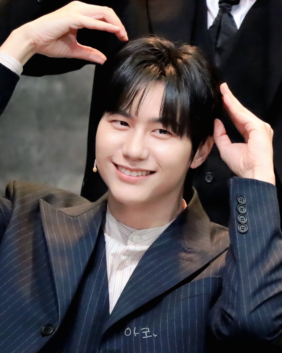 acco_vt's tweet photo. 260409 뮤지컬 헤이그 무대인사
오마이리를천재견
#강승식 https://t.co/mDsggkobPG