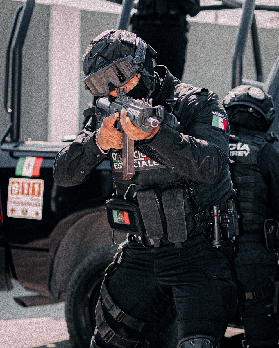Operaciones Especiales de la Policía de Monterrey. 🥷🏻⚡️El brazo implacable de la Estrategia ESCUDO.

#AquíSeProtege 🛡️
#AquíSeResuelve