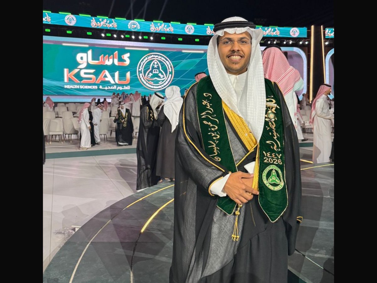 Sulieman_Osaimi's tweet photo. الحمدلله الذي بلغني ما حب في من احب تم بحمد الله وتوفيقه تخرج ابني الدكتور عبدالرحمن من جامعه الملك سعود بن عبدالعزيز للعلوم الصحيه(كاساو) كليه الصيدليه الاول علي دفعته بامتياز مع مرتبه الشرف . https://t.co/SqPCuuE4XR