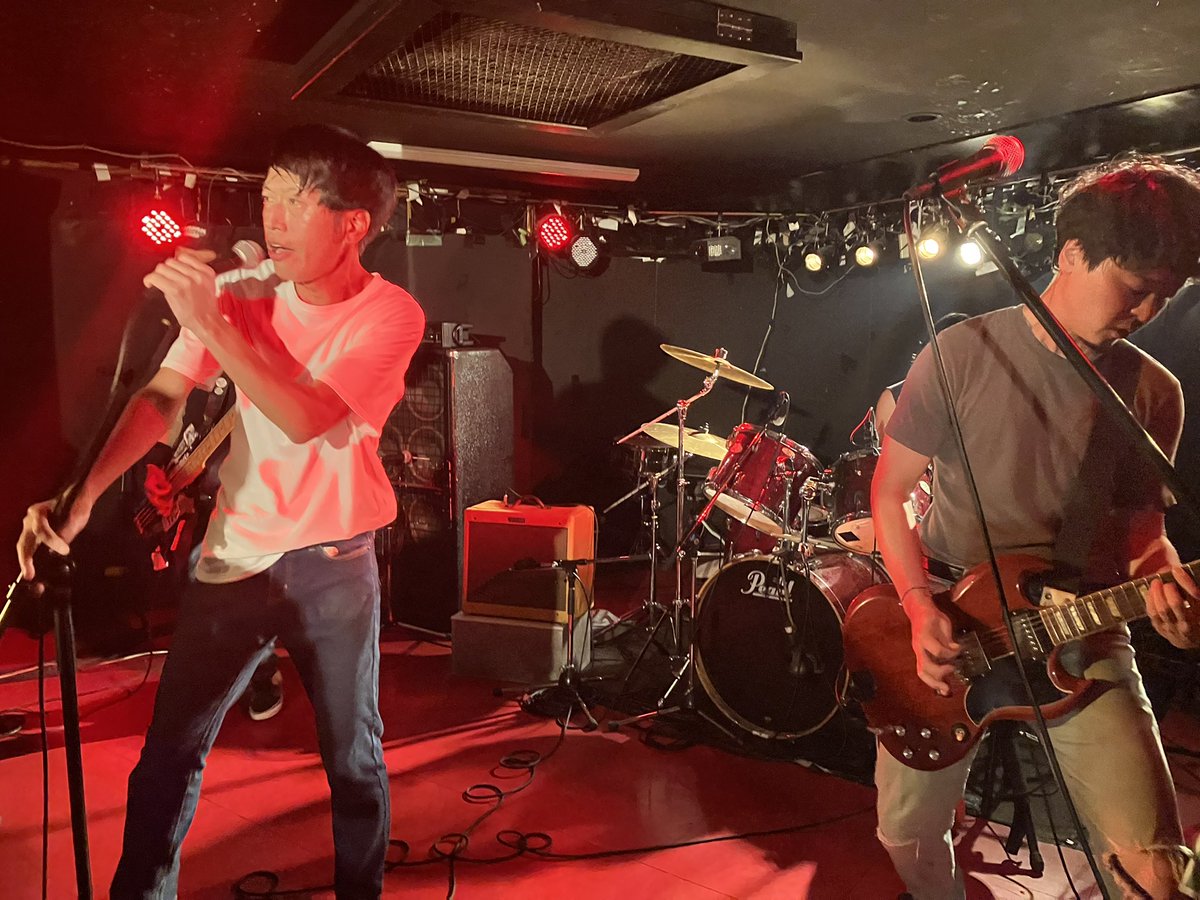 くろ tweet media