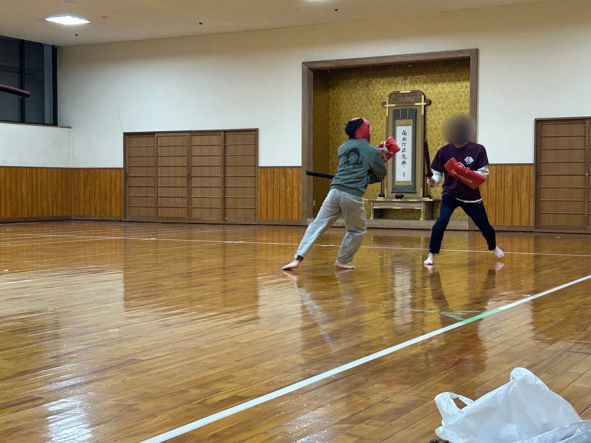 BukkyoSC's tweet photo. 佛教大学スポーツチャンバラサークルです！

4月7日に1回目の体験会を行いました！

1回目��2人の新入生が参加してくれました！

新入生が参加してくれ楽しく活動することができました！

次回の体験会の参加お待ちしてます！

#佛教大学　#佛大　#スポーツチャンバラ　#スポチャン　#体験会 https://t.co/57sqNx70CQ