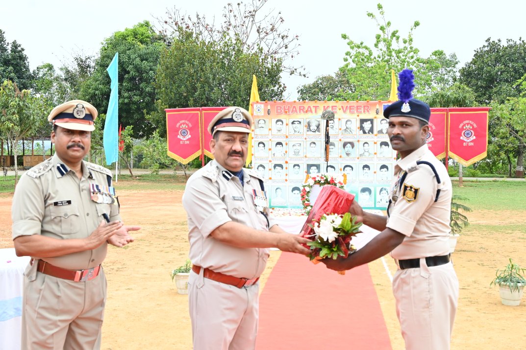 On the auspicious occasion of Valour Day, Shri Vishnu Gautam, DIG TAC Jiribam paid homage to the gallant soldiers at HQ/87 Bn, CRPF, Jiribam, Manipur and honoured 3 soldiers awarded Gallantry Awards for their indomitable courage towards the nation.