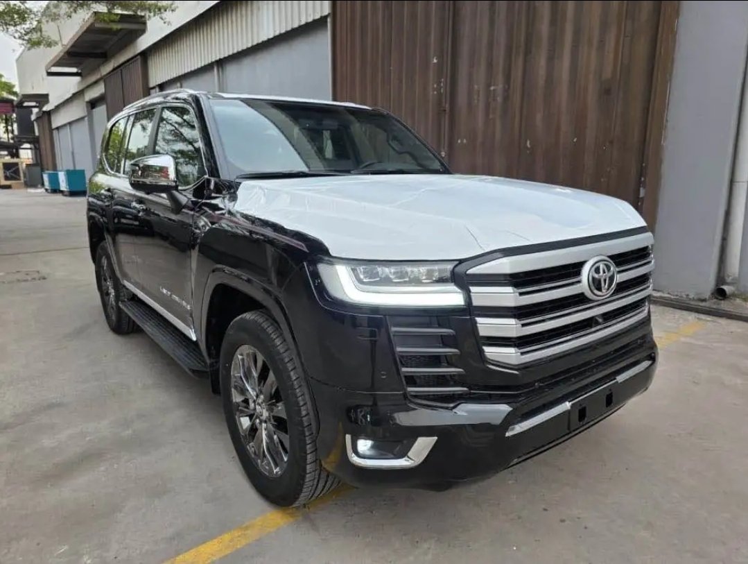 FMLarousse's tweet image. Depuis la remise de voitures #Toyota VXR aux joueurs de #Léopards par la présidence de la République, plusieurs pages de vente en ligne de véhicules annoncent également la mise en vente de véhicules ayant les mêmes caractéristiques que cette dotation. 

Les prix varient entre