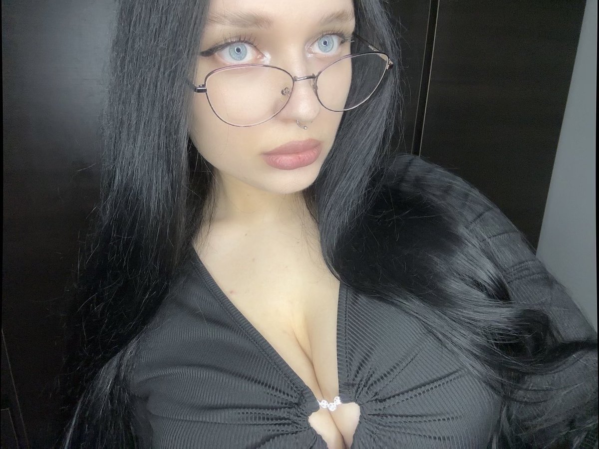 Rina 🦋 tweet media