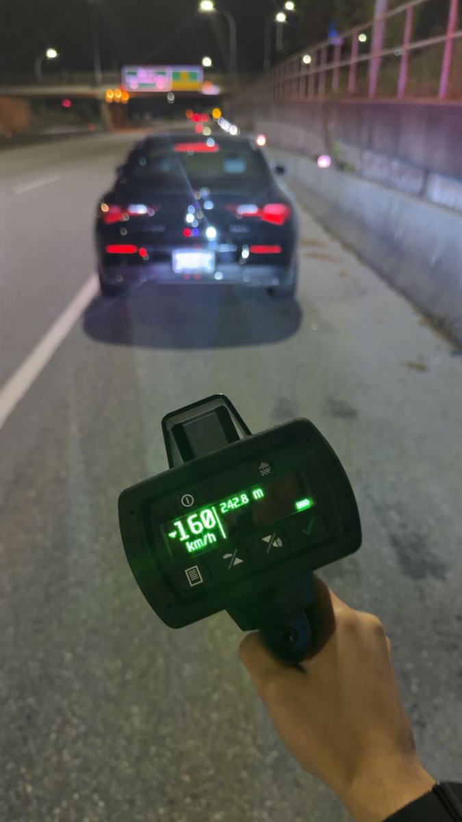 North Vancouver RCMP tweet media