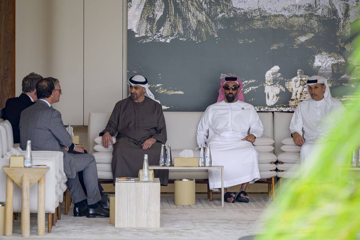 ⁧ رئيس الدولة⁩ يستقبل رئيس وزراء بريطانيا ويبحثان علاقات التعاون والتطورات الإقليمية والعدوان الإيراني الإرهابي المتواصل الذي يستهدف المدنيين والمنشآت والبنى التحتية المدنية في دولة الإمارات ودول المنطقة.

#مصدر_للأخبار