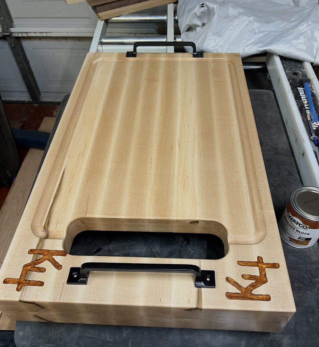 MWPutters's tweet image. One of my best friends since 8th grade.  Makes incredible butchers blocks 

Give him a look at butcherblox.org

#bbq 
#butcherblocks