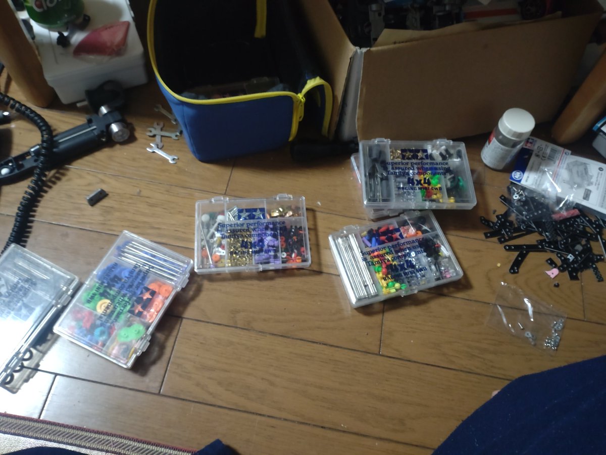 マシンを作る気力はないけどレーサーズボックスがグチャグチャだったから整理中