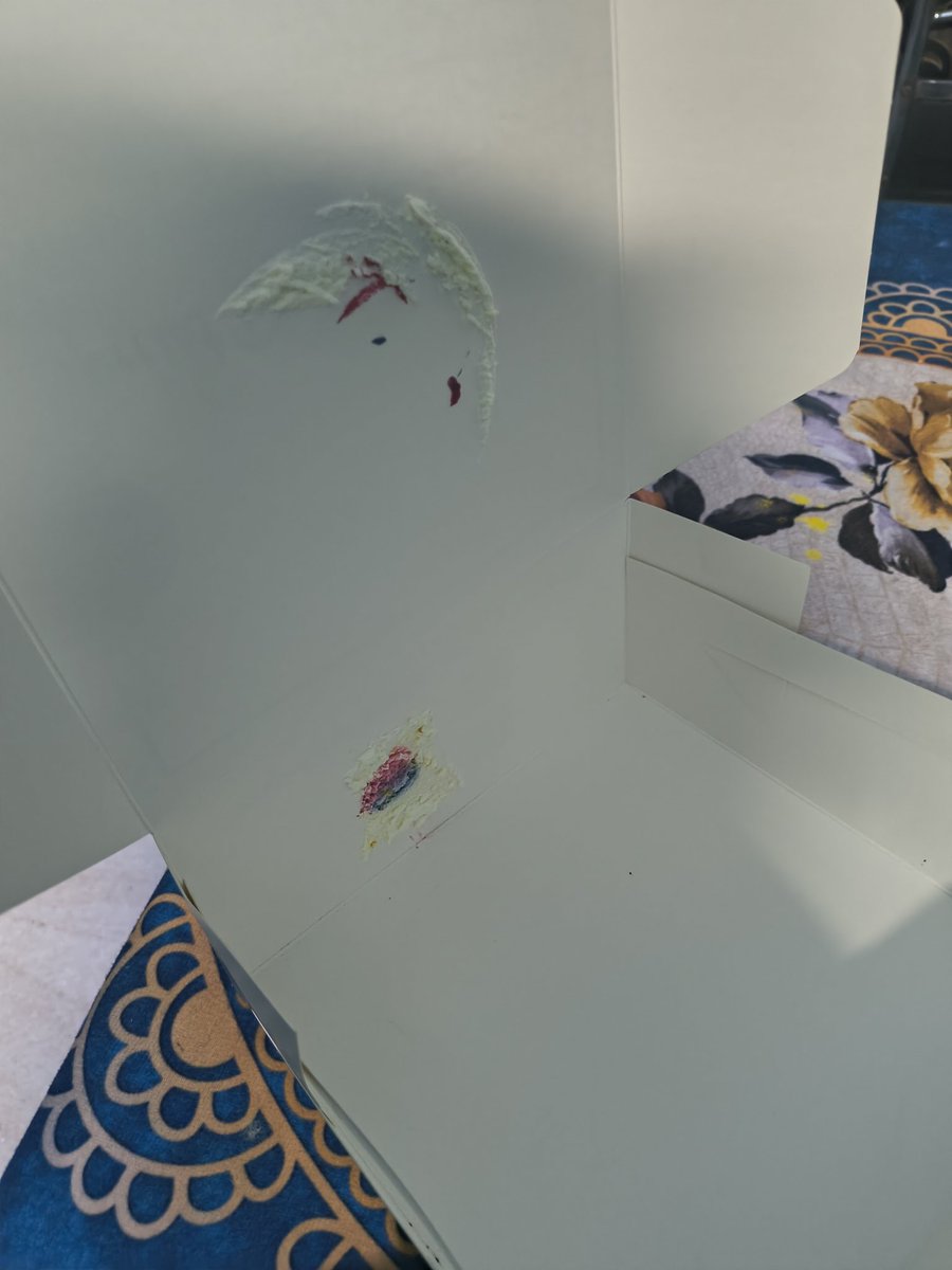 RoiRishav's tweet photo. Shocking experience with @zomato The cake arrived ruined with frosting all over the box, and the #4 candle I ordered was missing. customer care is just offering a partial refund without even acknowledging the full concern. I didn't pay ₹488 for a smashed cake and missing item. https://t.co/0DOed74RkN