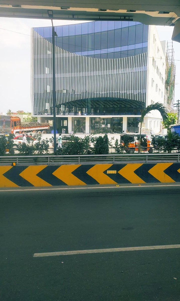 NammaCoimbatore's tweet image. Kerala based co working brand #SpazeOne is quietly scaling up in #Coimbatore 💪

Already operating 4 centres in the city and now a new one seems to be coming up opposite KMCH on Avinashi Road.

Coimbatore’s flex workspace demand is clearly on the rise 📈

PC: @_dhilip_dev_