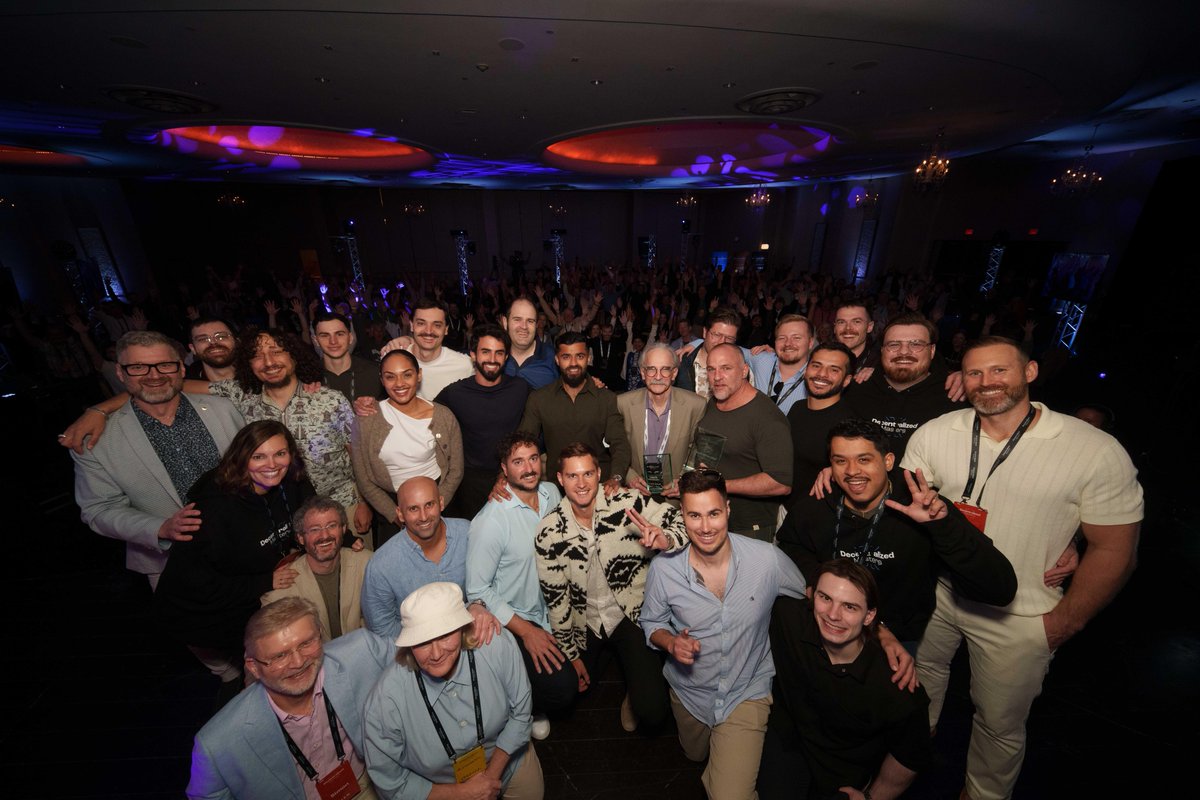 juniortgr's tweet photo. Two weeks ago we held Market Intelligence Live in Miami. Three days at the Fontainebleau with hundreds of our members.

3 days packed with real strategy sessions on positioning capital for 2026 to 2030.

The conversations that happened in that room, at dinner, in smaller breakout sessions, were the most valuable of my career.

Building a community online is one thing. 

Meeting them in person changes everything.