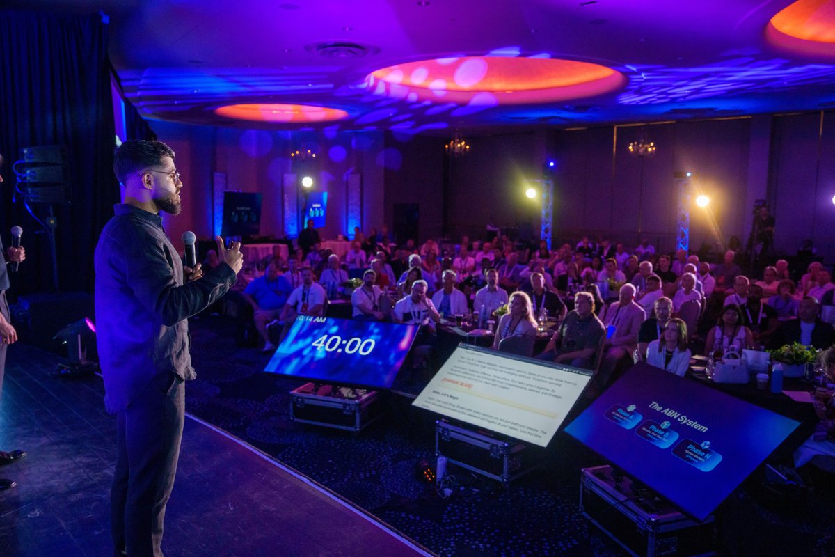 juniortgr's tweet photo. Two weeks ago we held Market Intelligence Live in Miami. Three days at the Fontainebleau with hundreds of our members.

3 days packed with real strategy sessions on positioning capital for 2026 to 2030.

The conversations that happened in that room, at dinner, in smaller breakout sessions, were the most valuable of my career.

Building a community online is one thing. 

Meeting them in person changes everything.